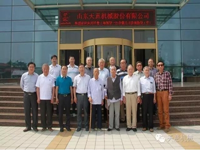 兗州區(qū)委常委、組織部長(zhǎng)徐繼瑞一行領(lǐng)導(dǎo)蒞臨天意參觀指導(dǎo)工作